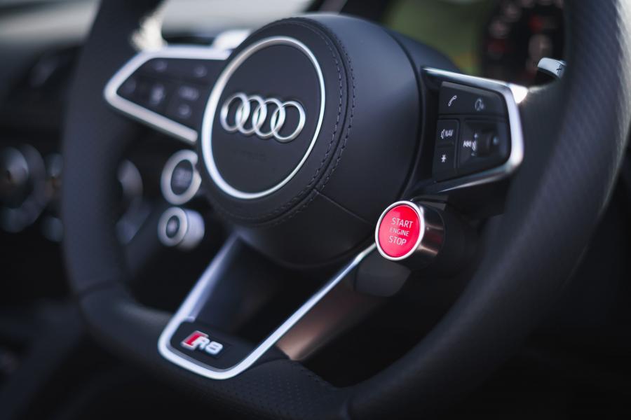 Детали интерьера Audi R8 V10 Performance 2019 года  (UK) (фото 122 из 136)